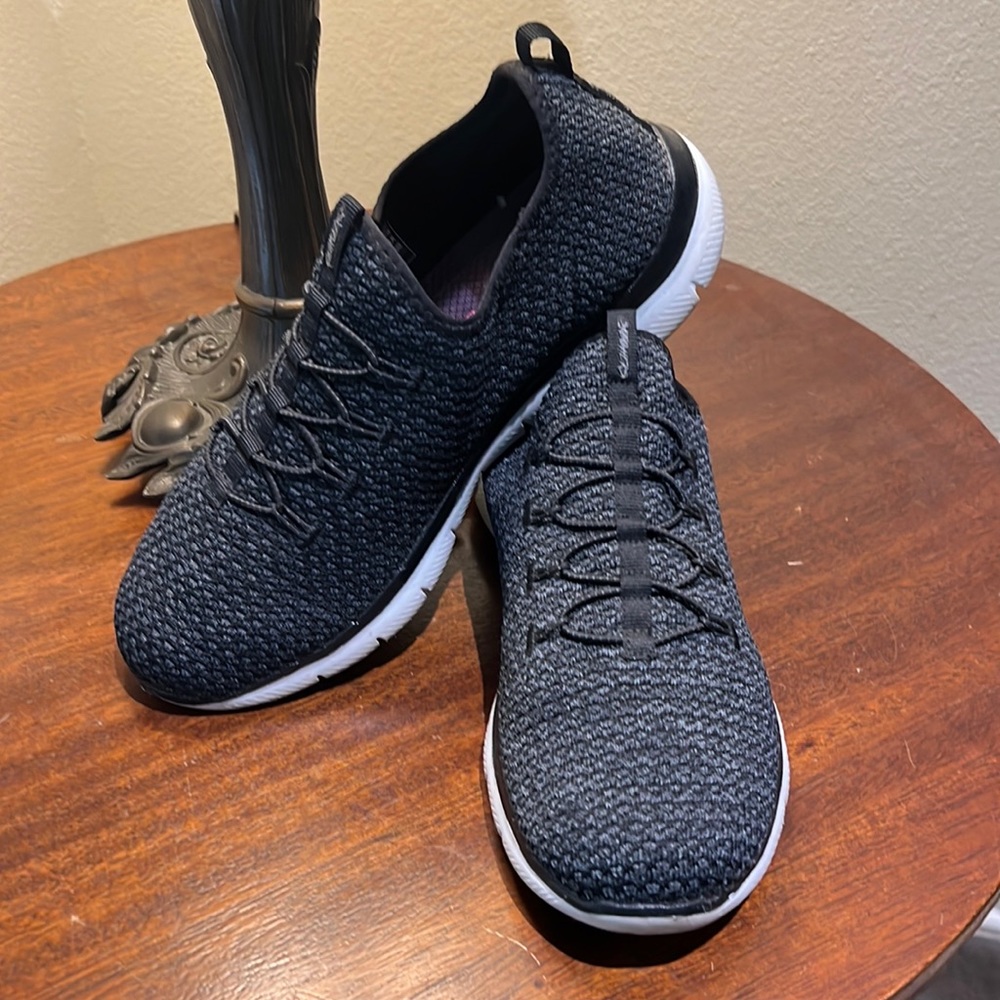 Ladies size 10 Sketchers Dry Foam  black